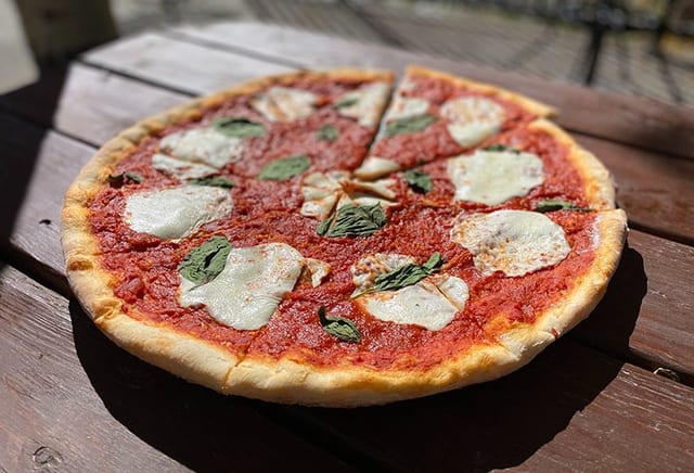 18" Margherita Pizza.