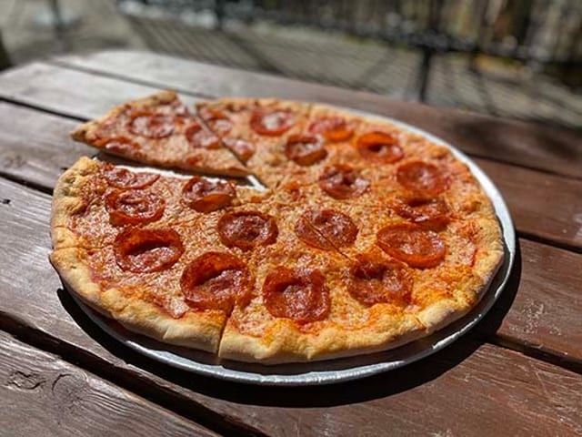 18" Pepperoni Pizza.